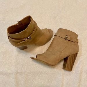 Peep-toe Ankle boots